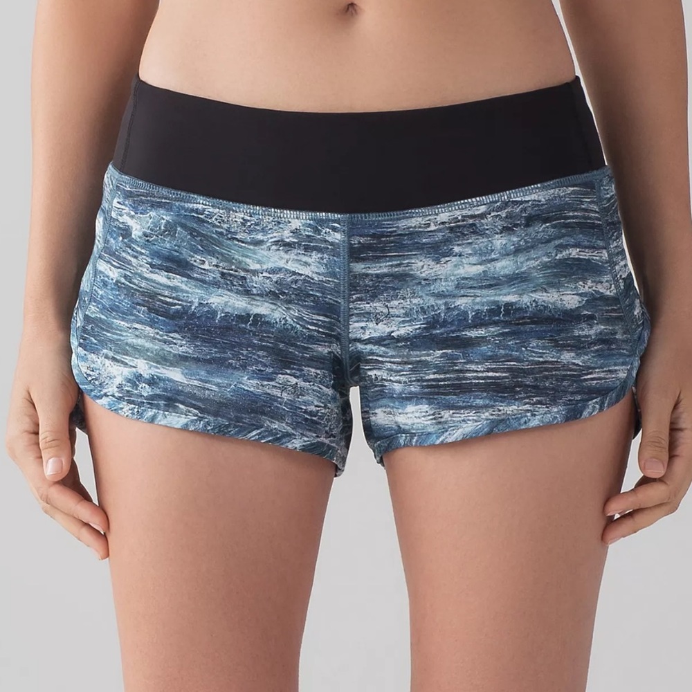 Lululemon Speed Short 4-way Stretch 2.5” aerial drift blue and black multi